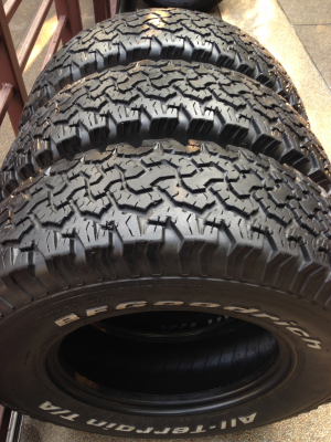 ยาง All BF Goodrich 30 9.5 R15 ปลายปี11 จำนวน 3เส้น ดอกเต็ม ไม่มีปะ ราคาไม่แพง