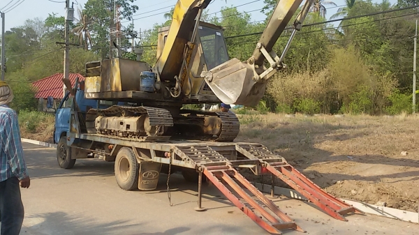 ขายแมคโคร pc 60-2 / พร้อมรถเทเลอร์  อีซูสุ TL 110 เอกสารทะเบียนพร้อมโอน