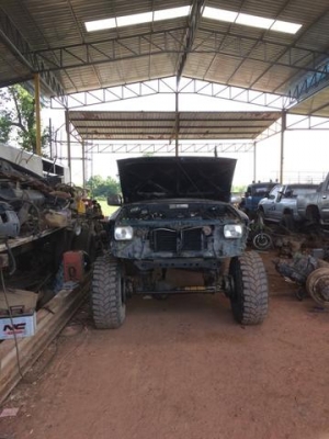 ขายค่ะ  รถกระบะสี่ประตูสีดำ ยกสูงโฟวินค่ะ