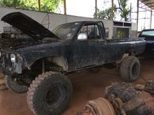 ขายค่ะ  รถกระบะสี่ประตูสีดำ ยกสูงโฟวินค่ะ