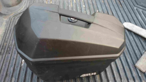 กล่องข้าง givi e22 (มีข้างเดียว ไม่มีกุญแจ)