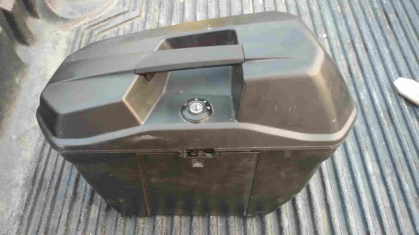 กล่องข้าง givi e22 (มีข้างเดียว ไม่มีกุญแจ)