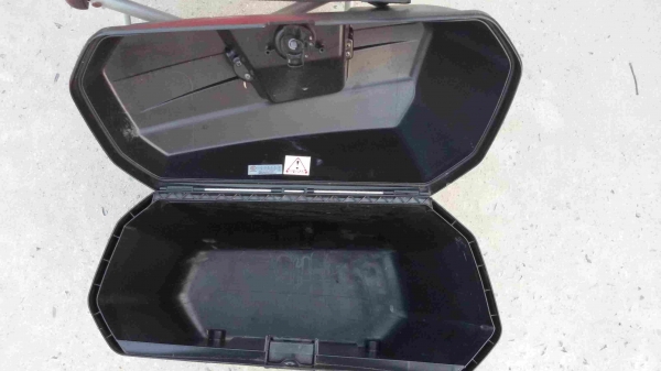 กล่องข้าง givi e22 (มีข้างเดียว ไม่มีกุญแจ) กล่องข้าง givi e22 (มีข้างเดียว ไม่มีกุญแจ)