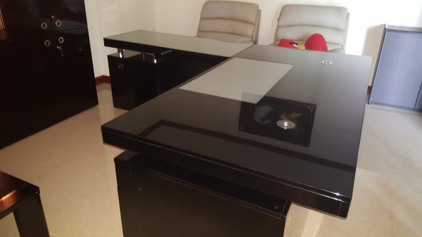 ขายโต็ะทำงานผู้บริหารครบชุด 80,000 บาท