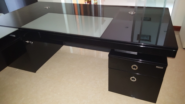 ขายโต็ะทำงานผู้บริหารครบชุด 80,000 บาท