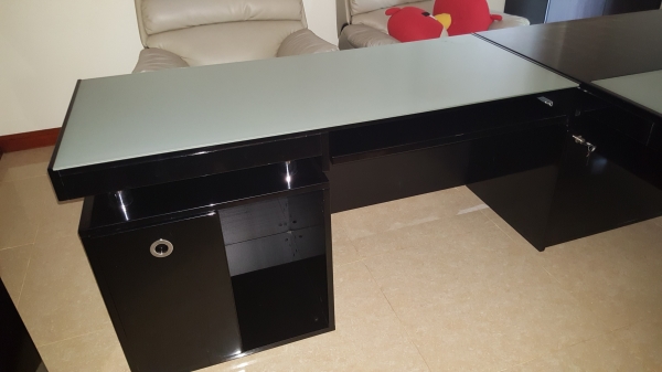 ขายโต็ะทำงานผู้บริหารครบชุด 80,000 บาท