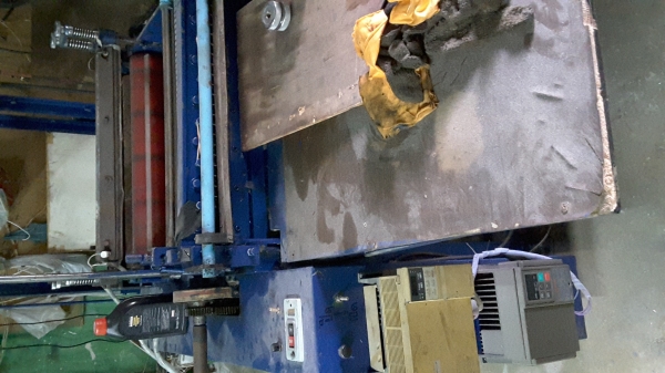 เครื่องตัดถุงพลาสติก 1 เครื่อง และอะไหร่อีกตัวนึง