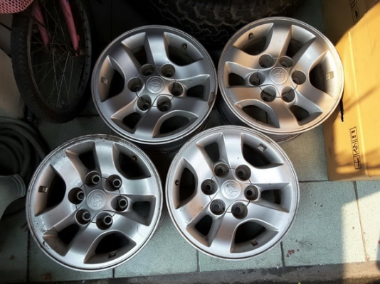 ล้อติดรถ Tiger d4d ขอบ15 กว้าง7 สภาพสวยๆ 1ชุด