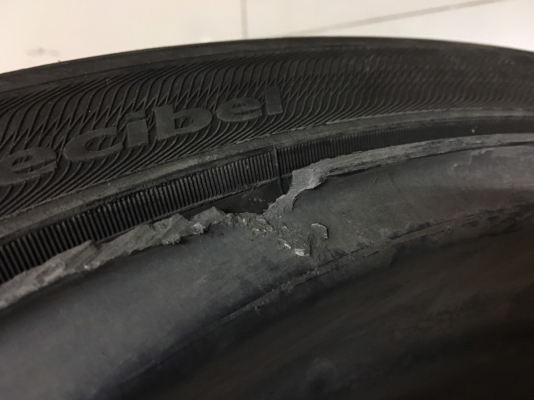 ขายล้อแม็กพร้อมยาง ขอบ 19 5 รู 114 พร้อมยาง Yogohama 245 40 19 ปี 13