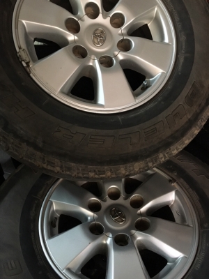 ขายล้อแม็กเดิม Vigo 15 6 รู พร้อมยางบริดโตน