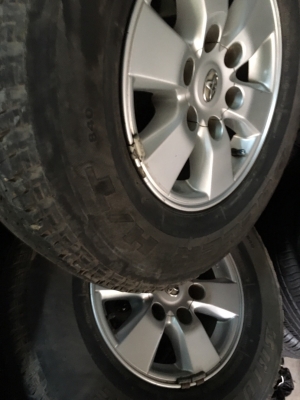 ขายล้อแม็กเดิม Vigo 15 6 รู พร้อมยางบริดโตน