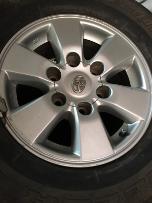 ขายล้อแม็กเดิม Vigo 15 6 รู พร้อมยางบริดโตน