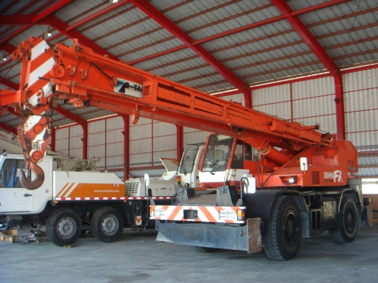 ROUGH TERRAIN CRANE TADANO TR250M-5