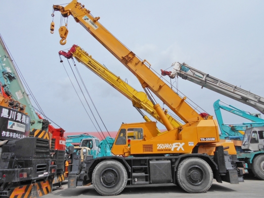ROUGH TERRAIN CRANE TADANO TR250M-5