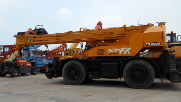 ROUGH TERRAIN CRANE TADANO TR250M-5