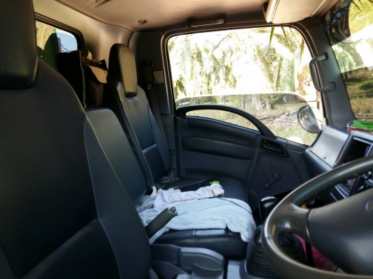 รถอีซุซุ 6 ล้อดั้ม NPR 150 แรงม้า ปี 51.  ( รถวิ่ง 2xx,xxx กม. )    สนใจติดต่อ  081 - 6079515