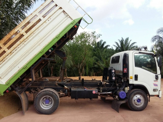 รถอีซุซุ 6 ล้อดั้ม NPR 150 แรงม้า ปี 51.  ( รถวิ่ง 2xx,xxx กม. )    สนใจติดต่อ  081 - 6079515