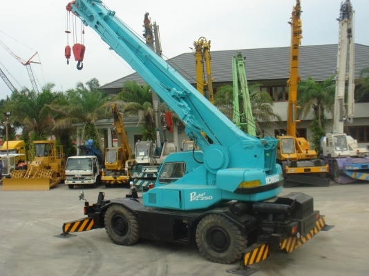 ROUGH TERRAIN CRANE KOBELCO RK250-3