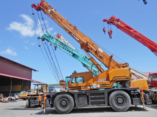 ROUGHTERRAIN CRANE KATO KR35H-V
