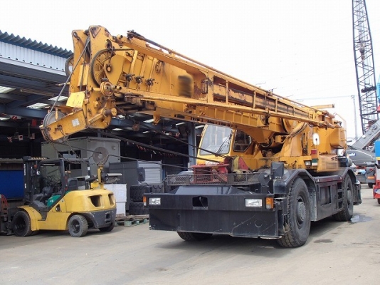 ROUGH TERRAIN CRANE KOBELCO RK450-2
