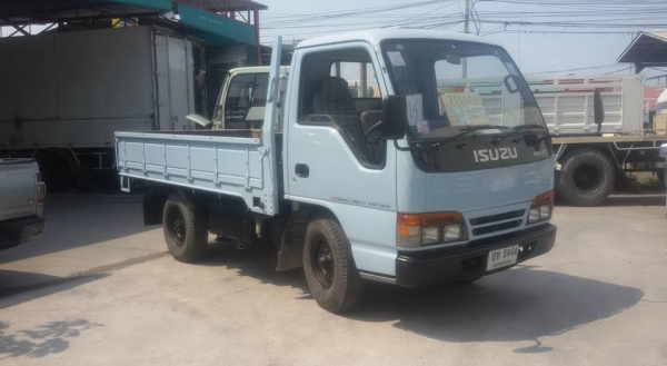 ขาย ISUZU NKR รถห้าง 4 ล้อไม่ติดเวลา เครื่อง 2771 ซีซี ยาวรอบนนอก 3.20 ม. ราคา 358000 โทร 0814825911 พิมพ์ใจ  0850097969 รุ่ง