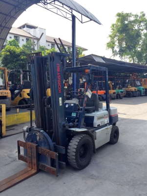 -:-*&bull;*ข า ย ร ถ ย ก นำ เ ข้ า*&bull;*-:-KOMATSU FD25-11 เครื่องดีเซล เสาสูง5เมตร เกียร์ธรรมดา สนใจติดต่อ083-062-0223(ปอนด์)