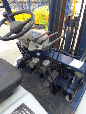 -:-*&bull;*ข า ย ร ถ ย ก นำ เ ข้ า*&bull;*-:-KOMATSU FD25-11 เครื่องดีเซล เสาสูง5เมตร เกียร์ธรรมดา สนใจติดต่อ083-062-0223(ปอนด์)