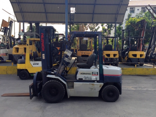 -:-*&bull;*ข า ย ร ถ ย ก นำ เ ข้ า*&bull;*-:-KOMATSU FD25-11 เครื่องดีเซล เสาสูง5เมตร เกียร์ธรรมดา สนใจติดต่อ083-062-0223(ปอนด์)