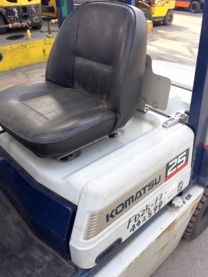 -:-*&bull;*ข า ย ร ถ ย ก นำ เ ข้ า*&bull;*-:-KOMATSU FD25-11 เครื่องดีเซล เสาสูง5เมตร เกียร์ธรรมดา สนใจติดต่อ083-062-0223(ปอนด์)