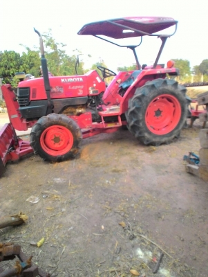 ขายรถไถ45แรงพร้อมอุปกรณ์หน้า-หลังสวยๆสีเดิมๆค่ะ