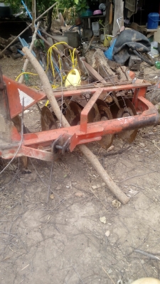 ขายรถไถ45แรงพร้อมอุปกรณ์หน้า-หลังสวยๆสีเดิมๆค่ะ