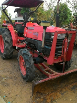 ขายรถไถ45แรงพร้อมอุปกรณ์หน้า-หลังสวยๆสีเดิมๆค่ะ