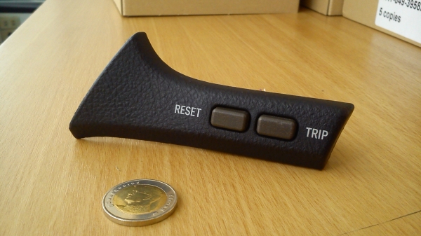 สวิทช์ RESET TRIP ตรงก้านพวงมาลัย TOYOTA LEXUS LS430