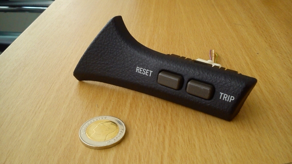 สวิทช์ RESET TRIP ตรงก้านพวงมาลัย TOYOTA LEXUS LS430