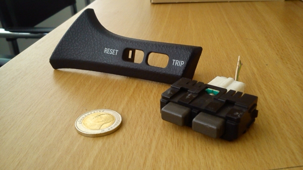 สวิทช์ RESET TRIP ตรงก้านพวงมาลัย TOYOTA LEXUS LS430