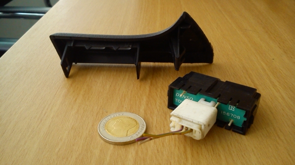 สวิทช์ RESET TRIP ตรงก้านพวงมาลัย TOYOTA LEXUS LS430