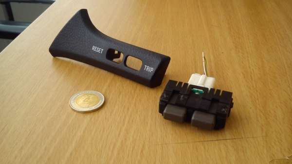 สวิทช์ RESET TRIP ตรงก้านพวงมาลัย TOYOTA LEXUS LS430