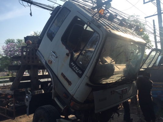 ขาย หัวคัดชี่ ฮีโน 1M  เครือง EM100  ไม่มี เอกสาร มีใบชื้อขายจากเจ้าของ คัดชีสวยมากไม่มีผุ เครือง ติด. วิ่งได้ หัวสวยมาก ไม่มีผุ  มีวินหลัง. สะโลกลาง