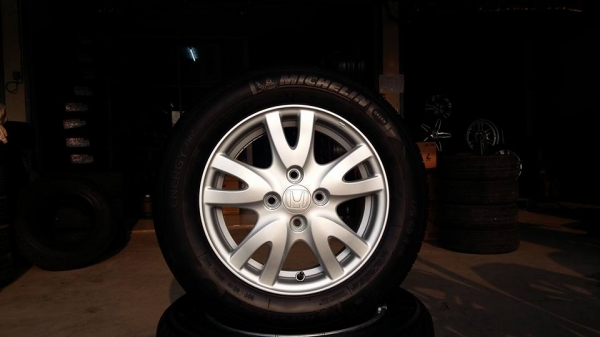 ขายล้อแม็กป้ายแดง brio 14" พร้อมยางปี15 สนใจติดต่อ ตาเล็ก ล้อและยางครับ 081-3747940