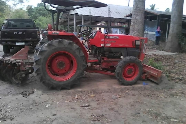 ขายรถไถ KUBOTA L4508 อุปกรณ์ดันหน้า ผานหลัง ใช้งาน2พันชั่วโมง สนใจโทร 090-8588220คุณนะ 093-3258446คุณบิว หรือเข้าดูสินค้าอื่นๆได้ที่ www.truck.in.th/498 หรือเพจFacebook ณรงค์ ซื้อขายรถมือสอง (เว็บไซต์ส่วนตัว) หรือFacebook คุณนะ รถบรรทุก