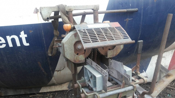 ขาย  เครื่องบากไม้ ผ่าไม้ ผ่าหัวเสา บากหัวเสา ไฟญี่ปุ่น 110 v สภาพสวยๆ ครับ