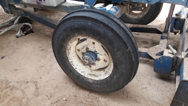 ขายรถไถ ฟอร์ด 6610 เสื้อลาย 1 เพลา พร้อมใบมีด ผาน 7 โรตารี KMT 220 ต่อรองราคาได้นะครับ