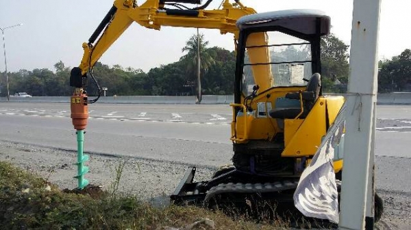 ขายแม็คโครเจาะดิน KOMATSU..PC28UU-2 รุ่น 3D84 ดอกดำไม่รวมหัวสว่าน ขายแม็คโครเจาะดิน KOMATSU..PC28UU-2 รุ่น 3D84 ดอกดำไม่รวมหัวสว่าน