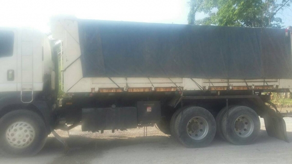 รถยี่ห้อ ISUZU เครื่อง360แรงม้า เฉพาะตัวแม่มีระบบลากปี55ราคา2,300,000 สนใจติดต่อ สุขุมตรัง 0872836792