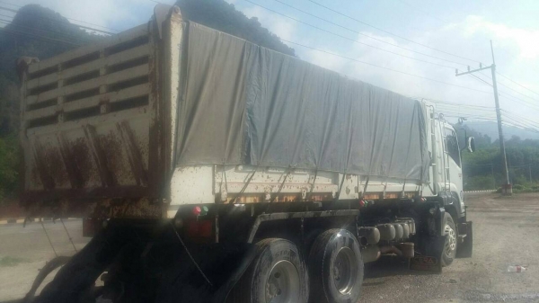 รถยี่ห้อ ISUZU เครื่อง360แรงม้า เฉพาะตัวแม่มีระบบลากปี55ราคา2,300,000 สนใจติดต่อ สุขุมตรัง 0872836792