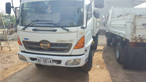 ขายรถ 6 ล้อ HINO เมก้า  ติดต่อ คุณสมจิตร  รอดเรือง  081-6058906
