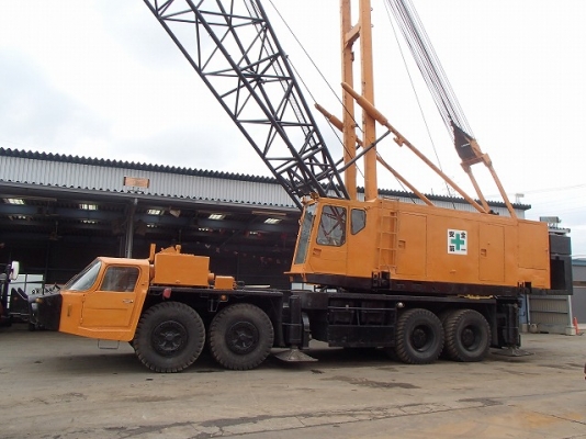 MOBILE HARBOUR CRANE