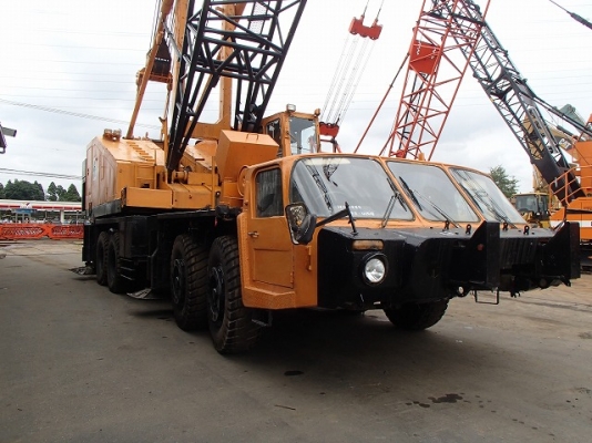MOBILE HARBOUR CRANE