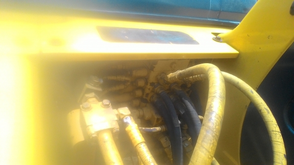 ขายรถเก่านอก ยังไม่ได้ใช้งานบ้านเรา Komatsu PC130-6,ใบแทร็ค 70 ซ.ม.มีลายหัวเจาะ ,สภาพดี เอวแน่น แรง,ไฟฟ้าครบ,ซีเรียลสูง,เครื่อง Cummin ทำช่วงล่างให้ใหม่ เปลี่ยนซีลกระบอก , บู๊ท สลัก พร้อมใช้ เลือก ปุ๋งกี่ได้