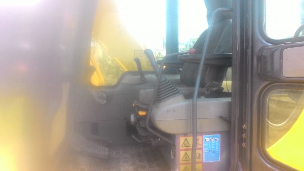 ขายรถเก่านอก ยังไม่ได้ใช้งานบ้านเรา Komatsu PC130-6,ใบแทร็ค 70 ซ.ม.มีลายหัวเจาะ ,สภาพดี เอวแน่น แรง,ไฟฟ้าครบ,ซีเรียลสูง,เครื่อง Cummin ทำช่วงล่างให้ใหม่ เปลี่ยนซีลกระบอก , บู๊ท สลัก พร้อมใช้ เลือก ปุ๋งกี่ได้